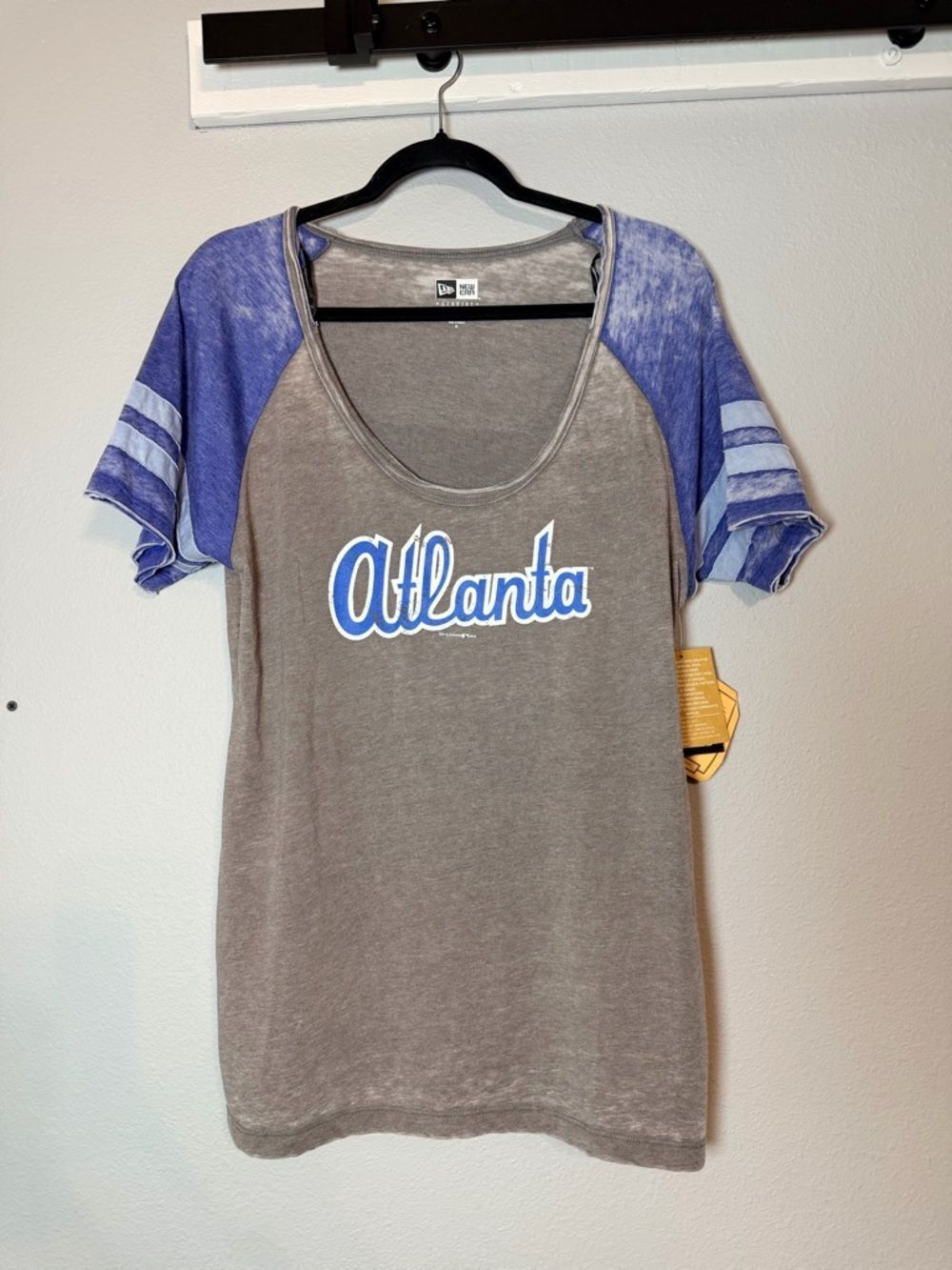 Atlanta Braves Women's Burnout Short Sleeve Shirt XL NWT Gray Blue Scoop Neck